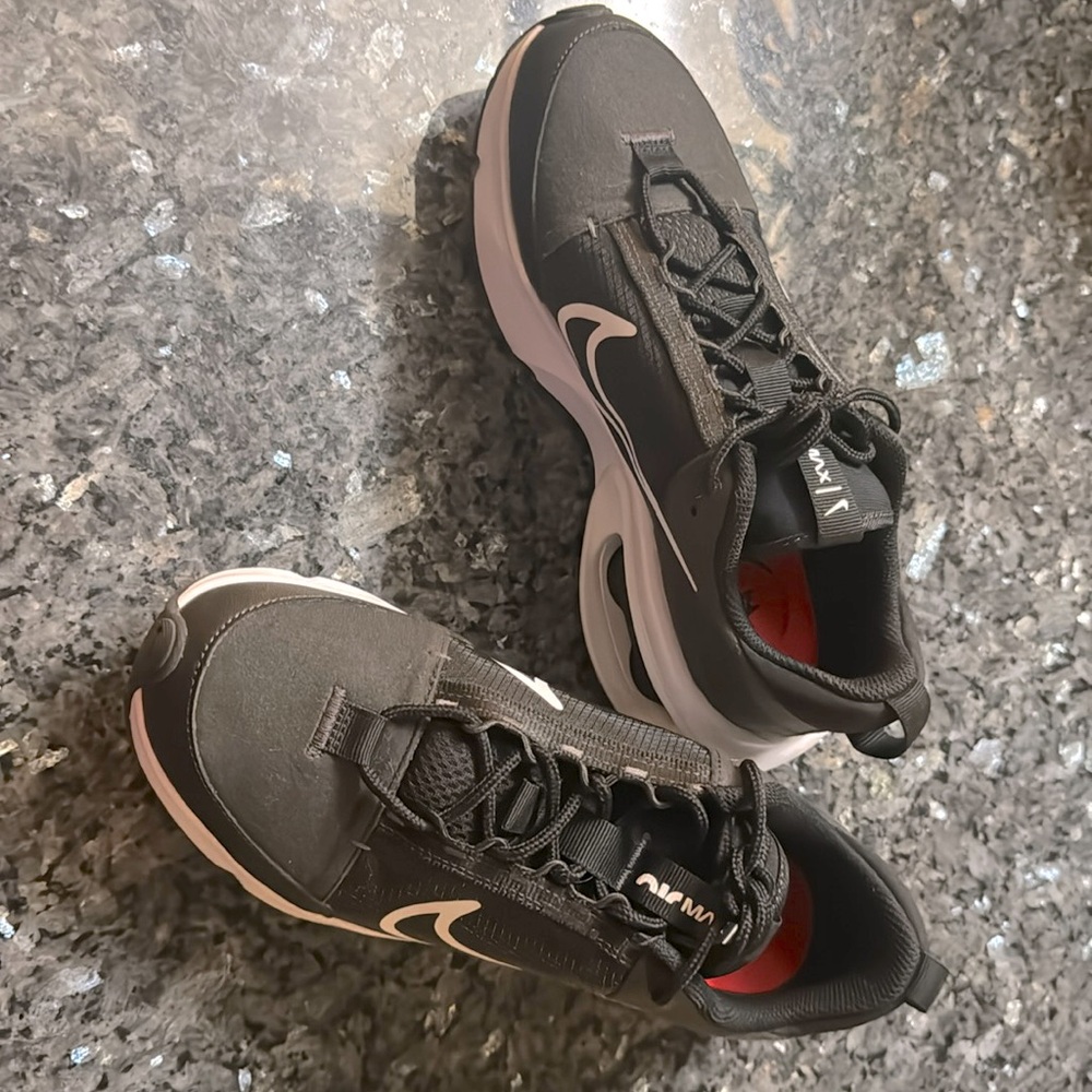 WMNS AIR MAX INTERLOCK 'BLACK WHITE Size 8.5